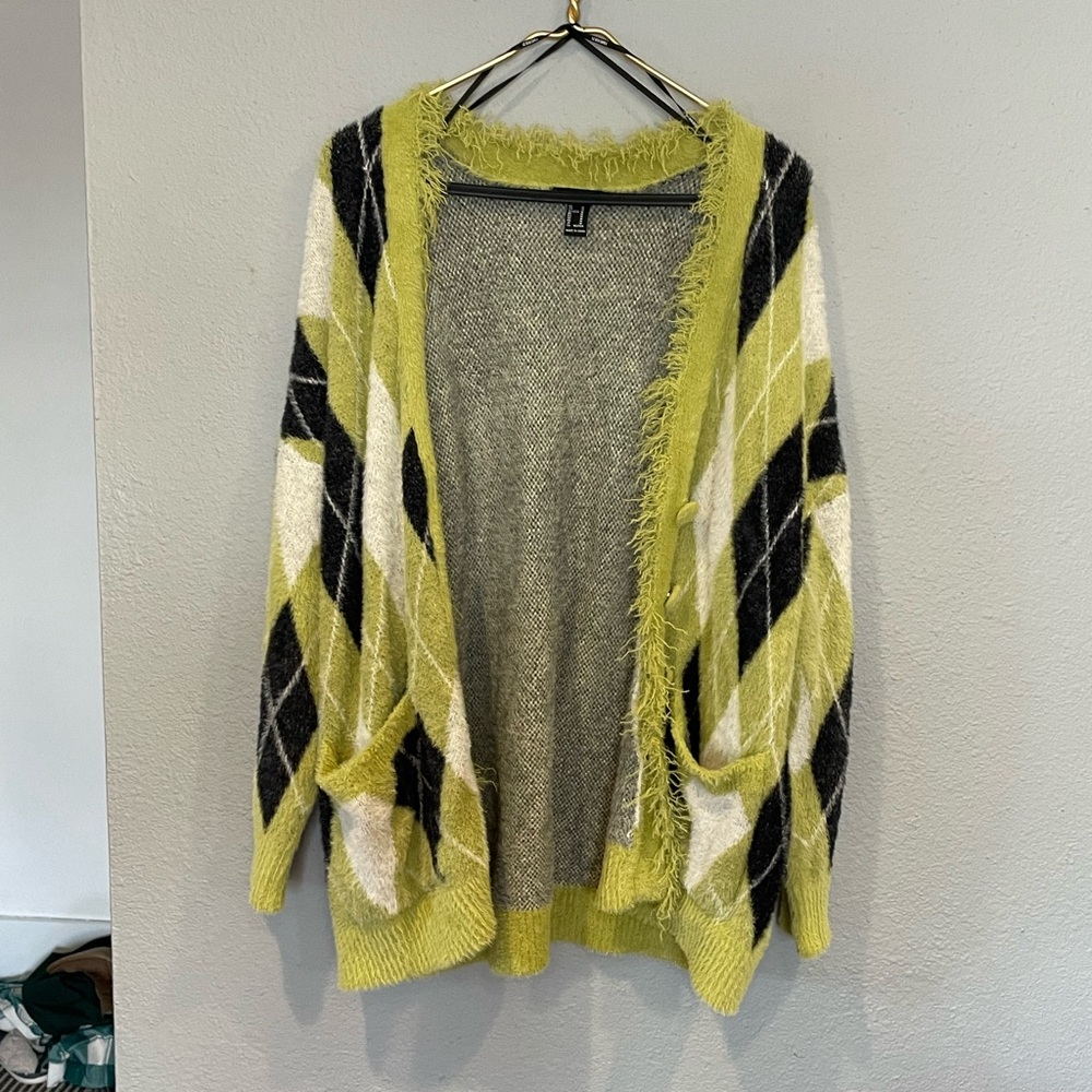 Stylish Green Argyle Women's Sweater
